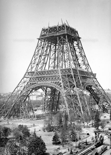 エッフェル塔の建設 パリ（1888年）[22177002835]の写真・イラスト素材