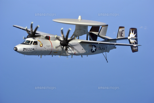 An E-2C Hawkeye in flight over the Arabian Sea.[11079025686]の写真