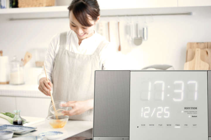 部屋の特等席にある掛け時計だからこそスピーカー付きがうれしい