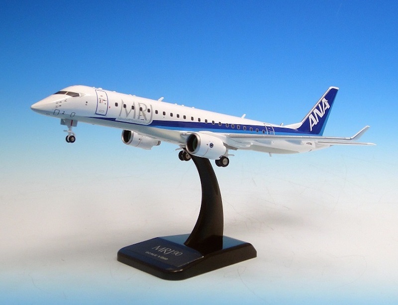 次期政府専用機」とANA塗装「MRJ90」の勇姿をイチ早くその手に