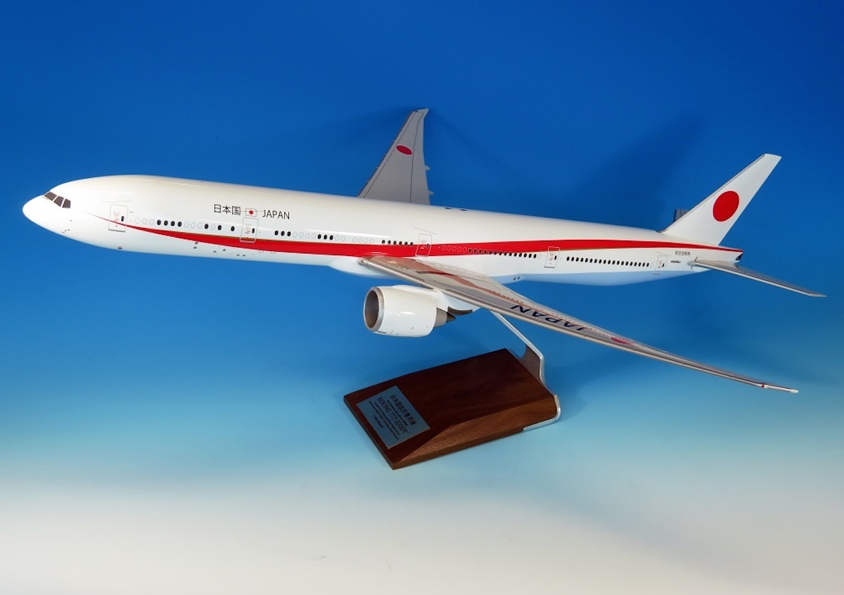 次期政府専用機」とANA塗装「MRJ90」の勇姿をイチ早くその手に