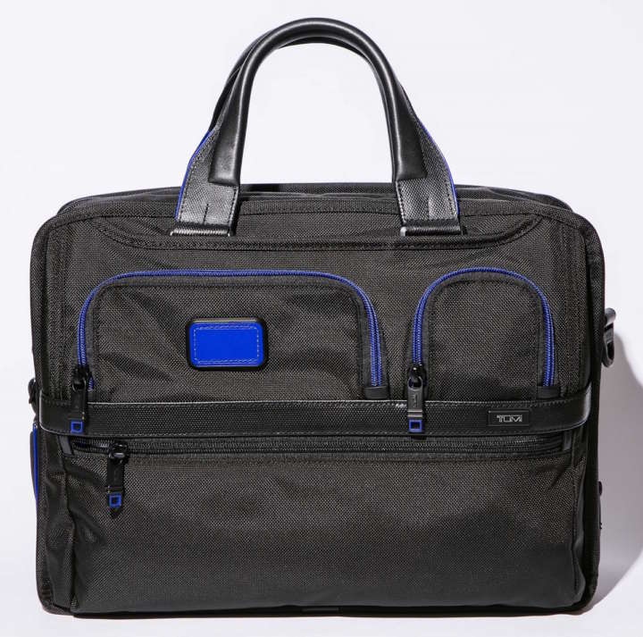 旅にブルーがよく映える！ANA×TUMIのコラボアイテム5選 | GoodsPress