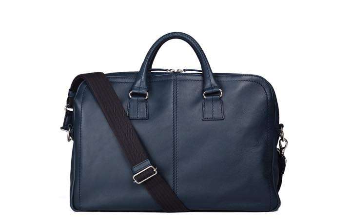 急な雨にも安心な土屋鞄製造所の全天候バッグにクールなネイビーカラー
