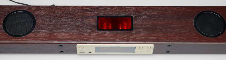 レトロテイストなサウンドバーはなんと真空管アンプ内蔵です