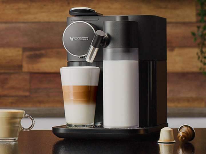 手軽なカプセル式コーヒーメーカーでラテやカプチーノが作れるって最高