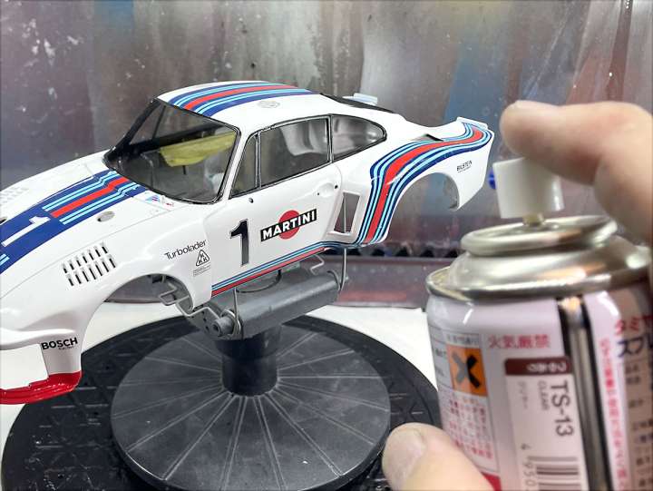 さらなる光沢仕上げを目指す「ボディのクリアー塗装＆研ぎ出し」を解説