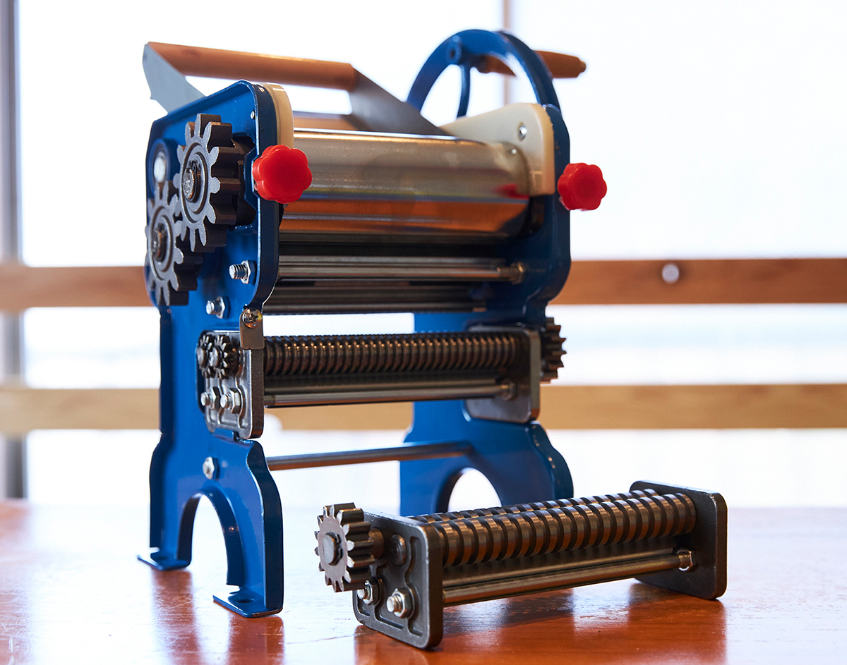 Amazonの「7980円の家庭用製麺機」は本当に使えるのか！？ プロと一緒