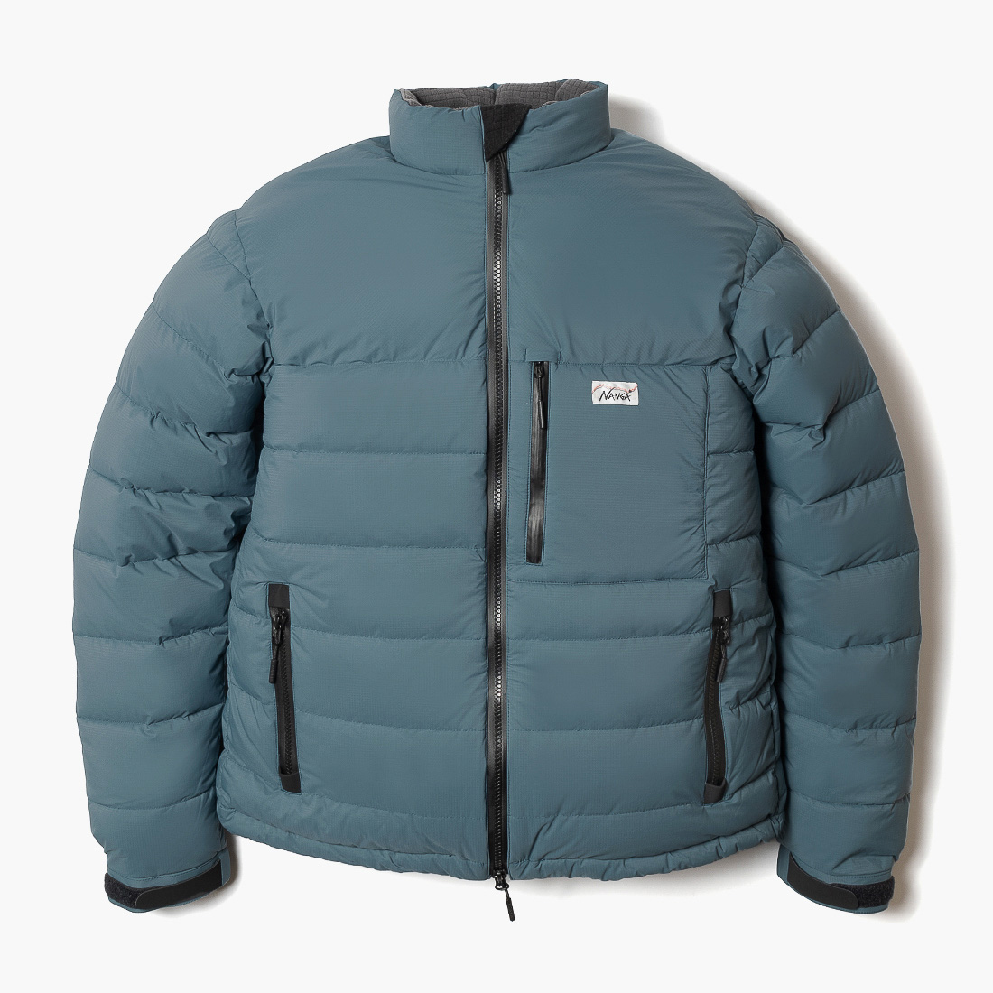 驚異の940フィルパワー！ナンガ最強ダウン「ホワイトレーベル」の新作