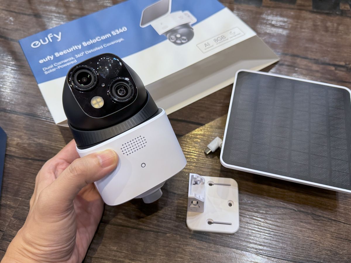 アンカーのソーラーパネル搭載「防犯カメラ」首振り＆AI追尾上位モデル