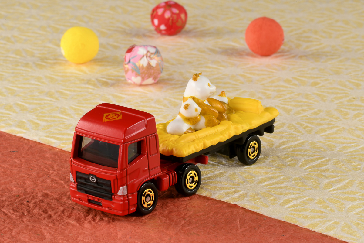 2025年の「初春トミカ」は干支の