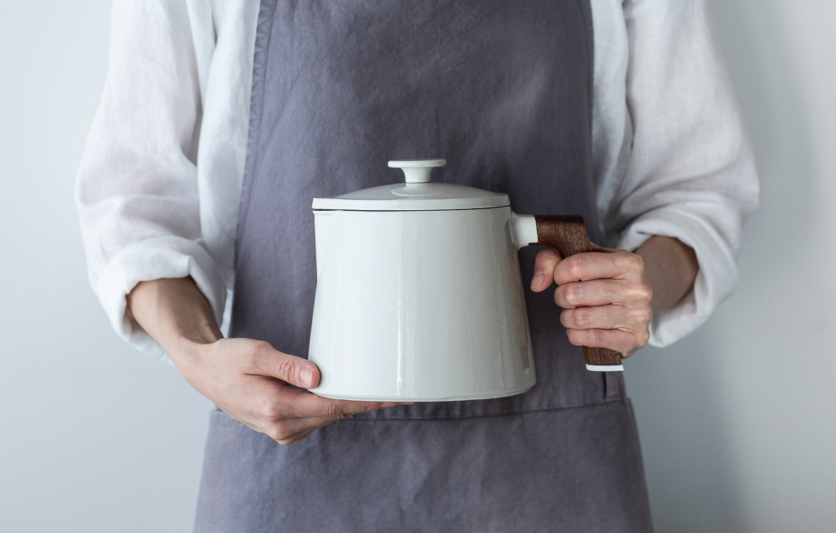 ケトルのようで実は鍋！煮る・焼く・揚げるなどマルチに使える