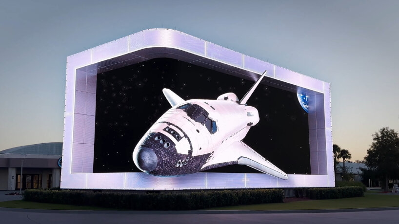 animated 3D billboard narrates NASA's decade-long history at the