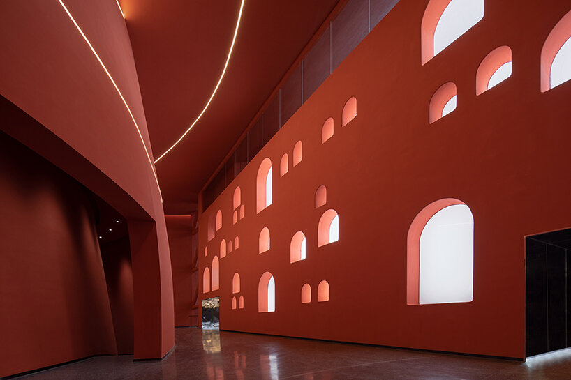 six trapezoidal volumes form ring-shaped visitor center by ZXD