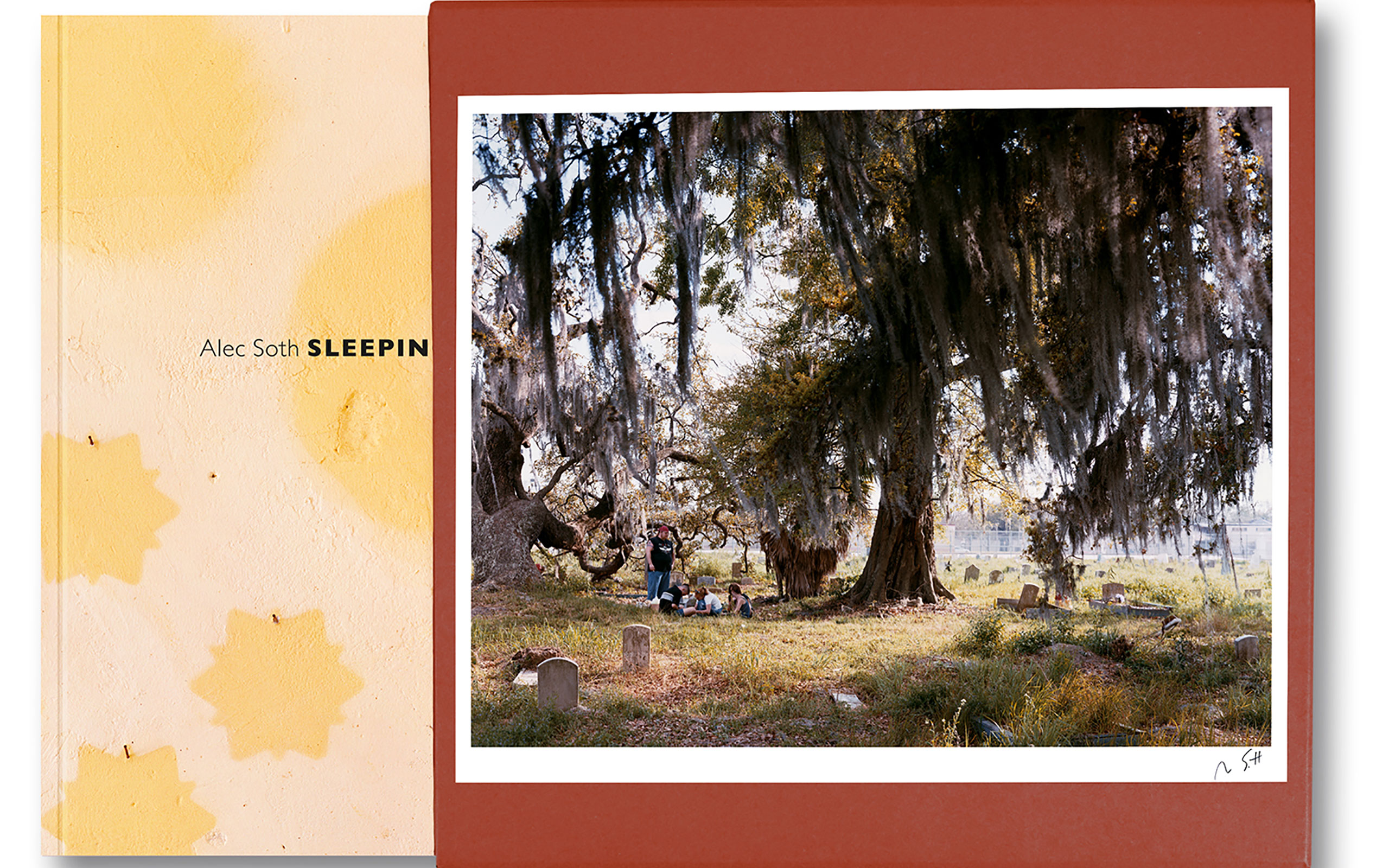 Alec Soth (アレック・ソス) の往年の名作『SLEEPING BY THE