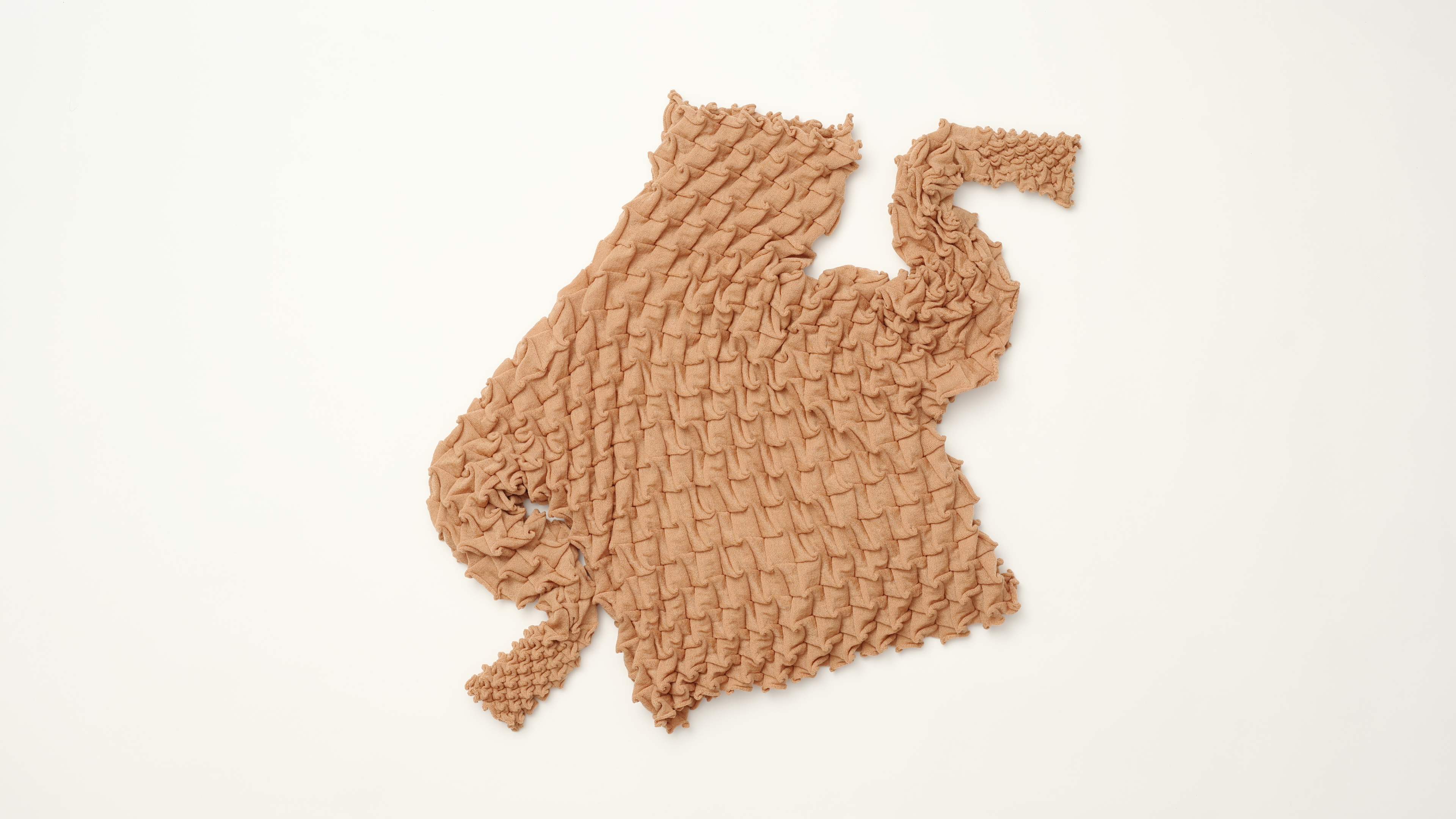 イッセイ ミヤケ、ホリデーシーズンの新作 「WOOL SHELL KNIT」 を発売