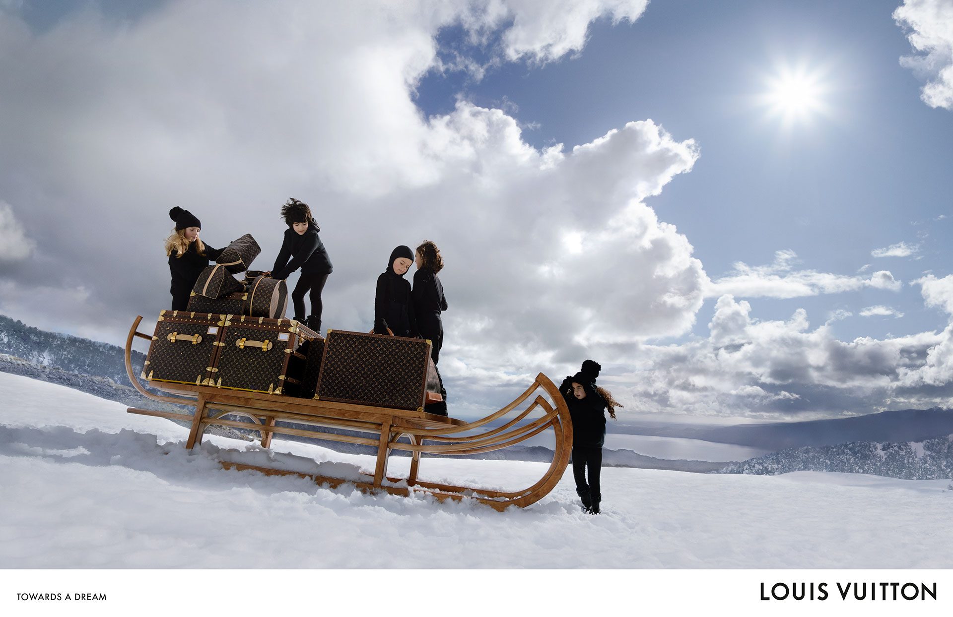 チリの山脈で童心を呼び覚ます。ヴィヴィアン・サッセンによるルイ