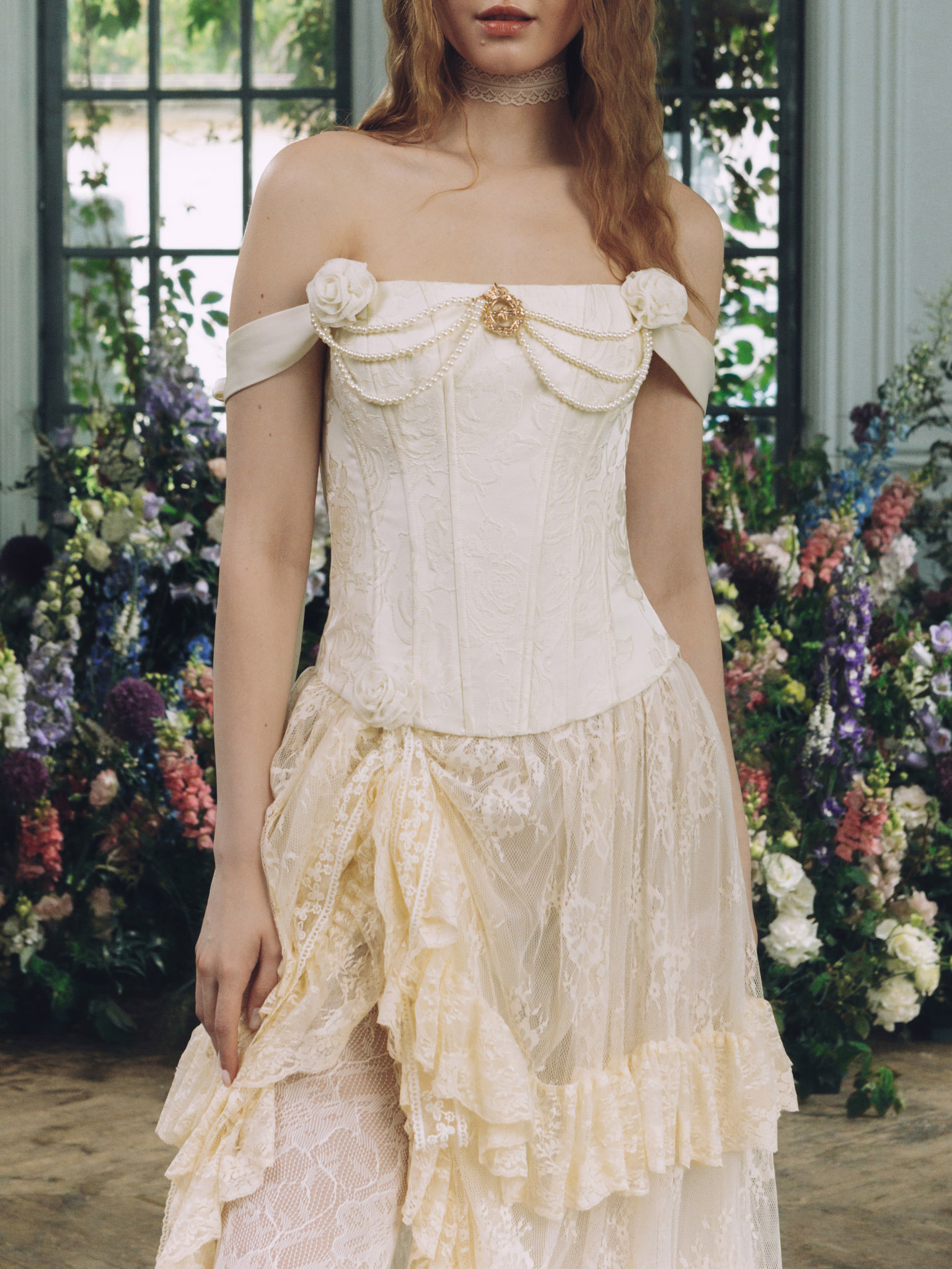 Wide-strapped satin bustier top with floral pattern :: LICHI