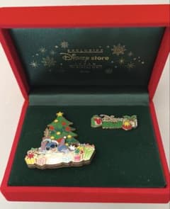 スティッチ クリスマス ピンバッジ 限定300 ディズニーストア 箱付
