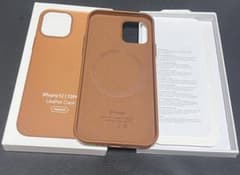 新品未開封の純正iPhone 12 / 12 Pro レザーケース ブラウン - メルカリ