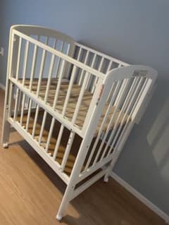 福岡市内引取り希望☆木製ベビーベッド ホワイト キャスター付き