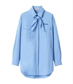 試着のみ】MIUMIU 胸ロゴ スカーフ付 ポプリン シャツ ブルー - メルカリ