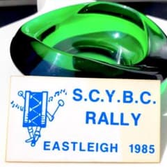 レア 85年/英国/S.C.Y.B.C.RALLY 参加プレート/ミニ MG - メルカリ