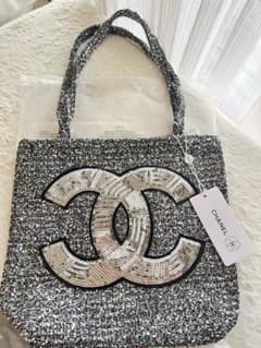 CHANELノベルティ スパンコールトートバック シルバー - メルカリ