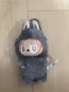 LABUBU ラブブ シークレット ブラック 虹色アイ＆歯 1/72 レア - メルカリ