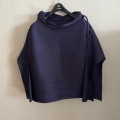 美品 PLEATSPLEASE イッセイミヤケ トップス 横プリーツ ネイビー