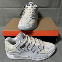 ナイキ KD18 グレー ホワイト シルバー ケビンデュラント バッシュ 白