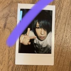 ゴールデンボンバー 歌広場淳 チェキ（黒髪・ピース）⑱ - メルカリ