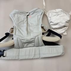 美品キューズベリー ニコ 抱っこひも サンドベージュCUSEBERRY NICO