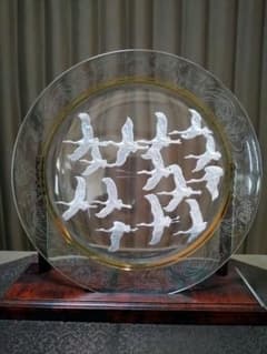 HOYAクリスタル 飛鶴金縁波文様大皿 - メルカリ