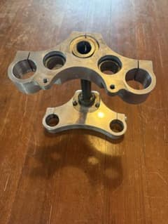 ハーレーダビッドソン トリプルツリークランプ アルミ製 39mm - メルカリ