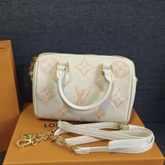 ☆専用ページ購入は1000円引きです！モノグラムショルダーバッグ