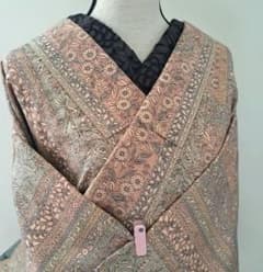 証紙つき】更紗柄 結城紬 袷 着物 ピンクベージュ - メルカリ