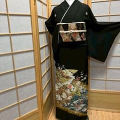 6111］黒留袖 美品 駒刺繍 落款有 比翼付 五つ紋 下り藤 正絹 着物 袷
