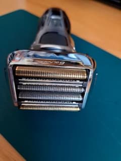 週末限定 値下げ！電気シェーバーイズミ6枚刃IZFIZF-V950S - メルカリ