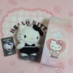 BLACKPINK ジス ハローキティぬいぐるみ キーホルダー ブラック - メルカリ