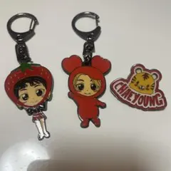 2026年最新】twice チェヨン ピンバッジの人気アイテム - メルカリ