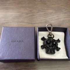 2026年最新】プラダ スカル キーホルダーの人気アイテム - メルカリ