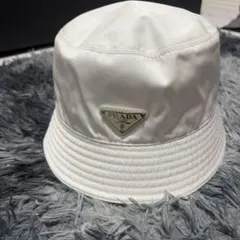 2026年最新】prada バケットハット 白の人気アイテム - メルカリ