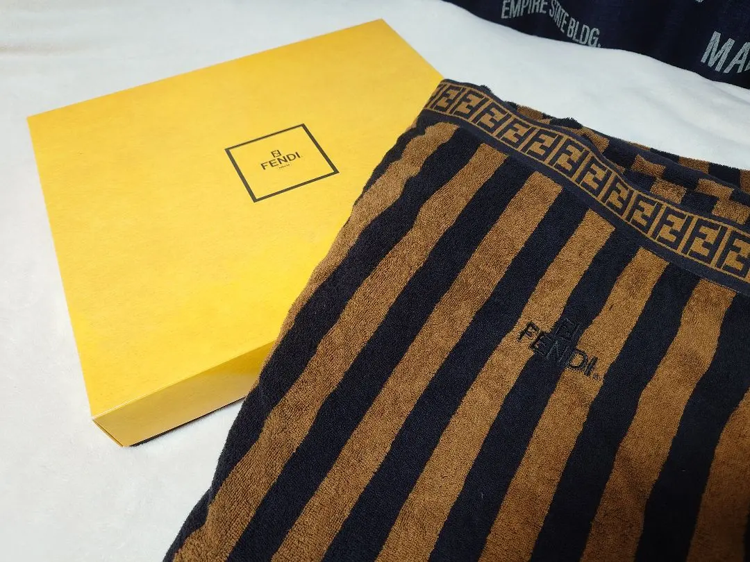 2026年最新】Fendi 毛布・ブランケットの人気アイテム - メルカリ