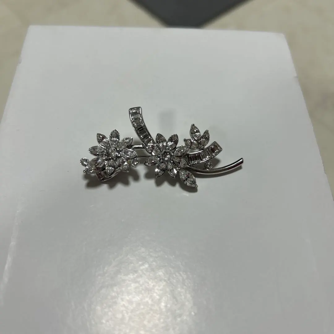 2026年最新】フォクシー風ブローチの人気アイテム - メルカリ