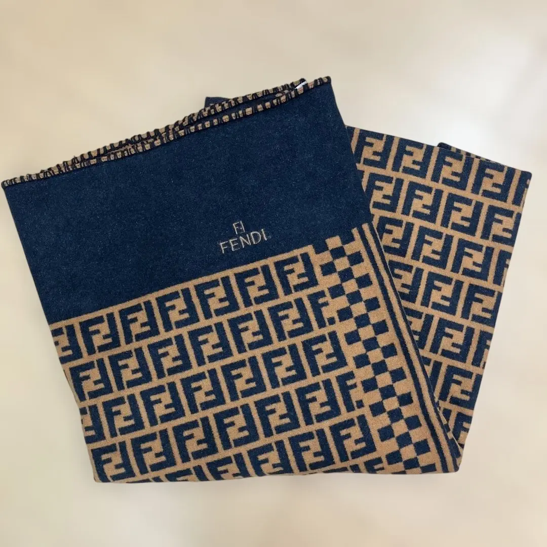 2026年最新】Fendi 布団・毛布の人気アイテム - メルカリ
