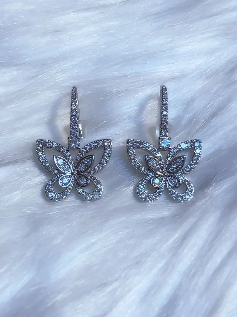 2026年最新】グラフ バタフライ ピアスの人気アイテム - メルカリ