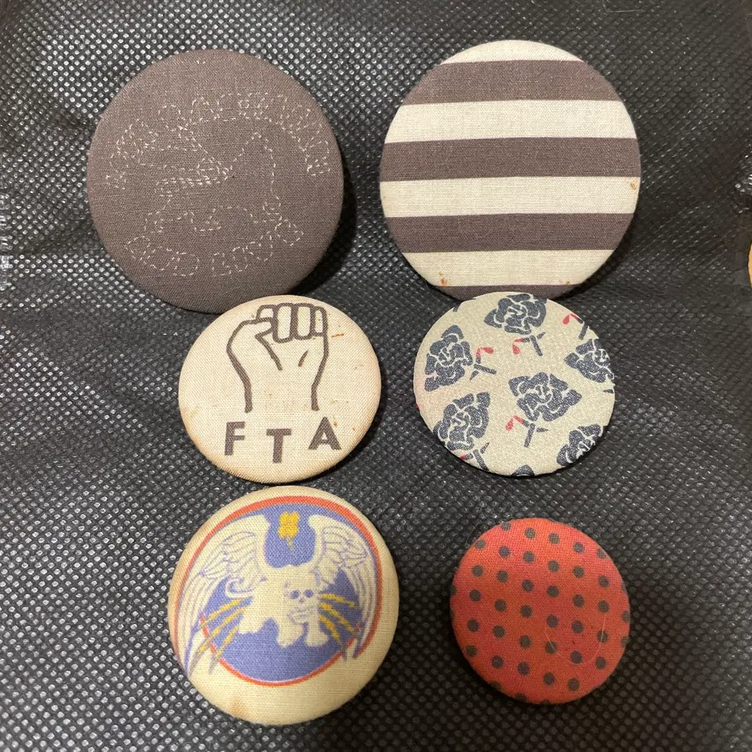 2026年最新】UNDERCOVER ブローチ・コサージュの人気アイテム - メルカリ