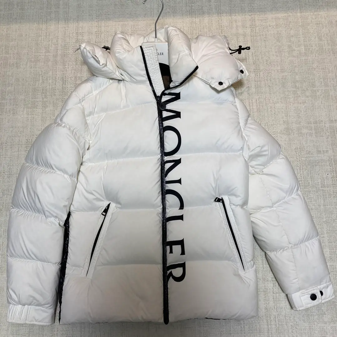 2026年最新】モンクレール マウレス ホワイトの人気アイテム - メルカリ