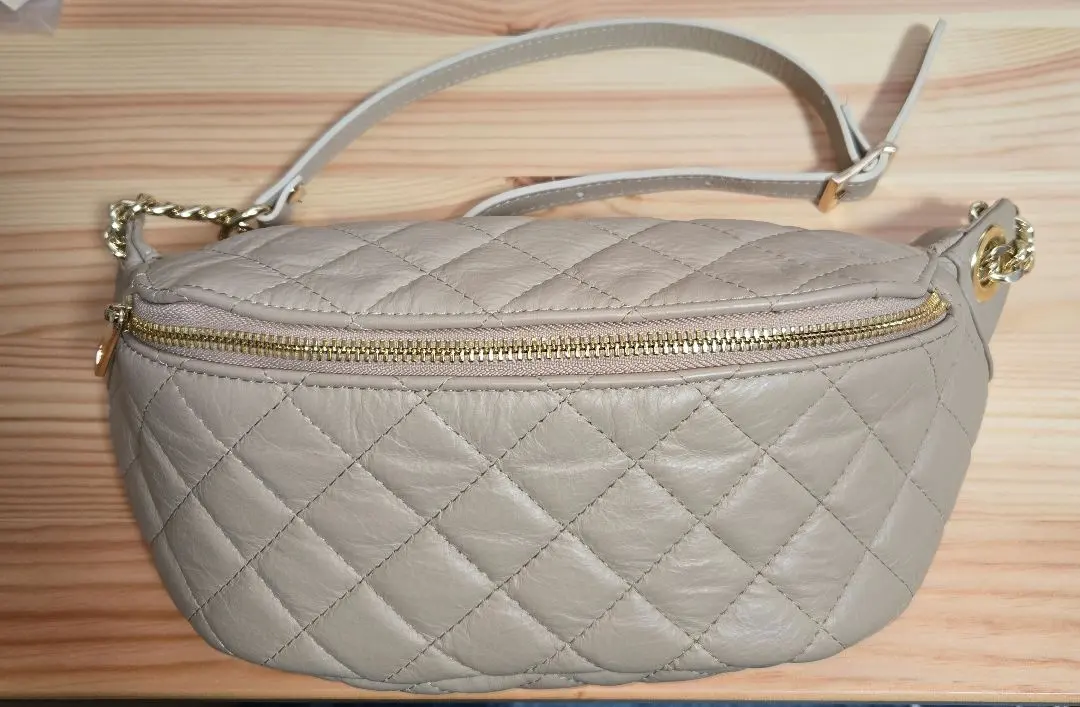 2026年最新】オウレンティ ボディバッグの人気アイテム - メルカリ