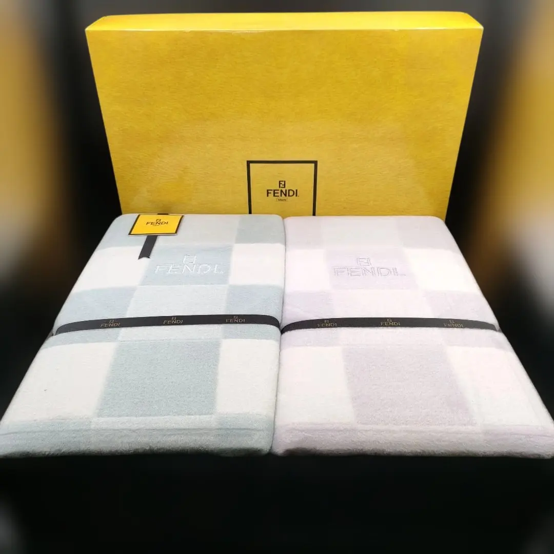 2026年最新】Fendi 布団・毛布の人気アイテム - メルカリ